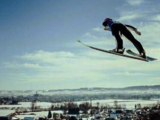 Skispringerinnen schreiben Geschichte, Wellinger stark, im Tennis geht's gegen den Abstieg